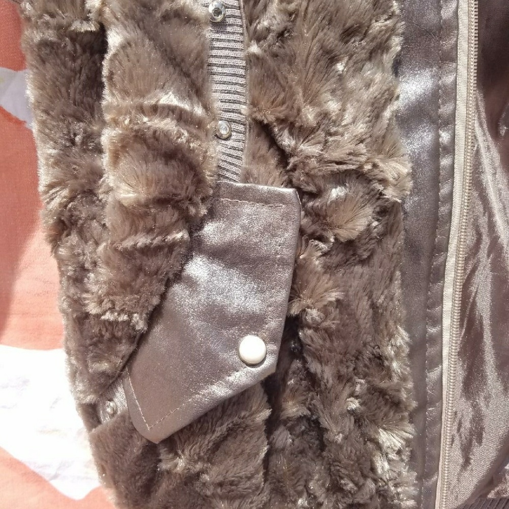 ✧Furry Vest✧ - Picture 5 of 7